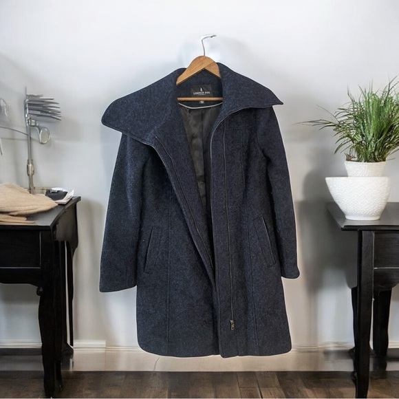 London Fog Jackets & Blazers - London Fog women’s winter wool like pea coat full zip Size 8 Blue and Black dots